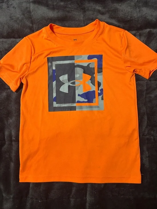 Under Armour Bright Orange Logo Tee with Blue Camo Shorts - Picture 4 of 6